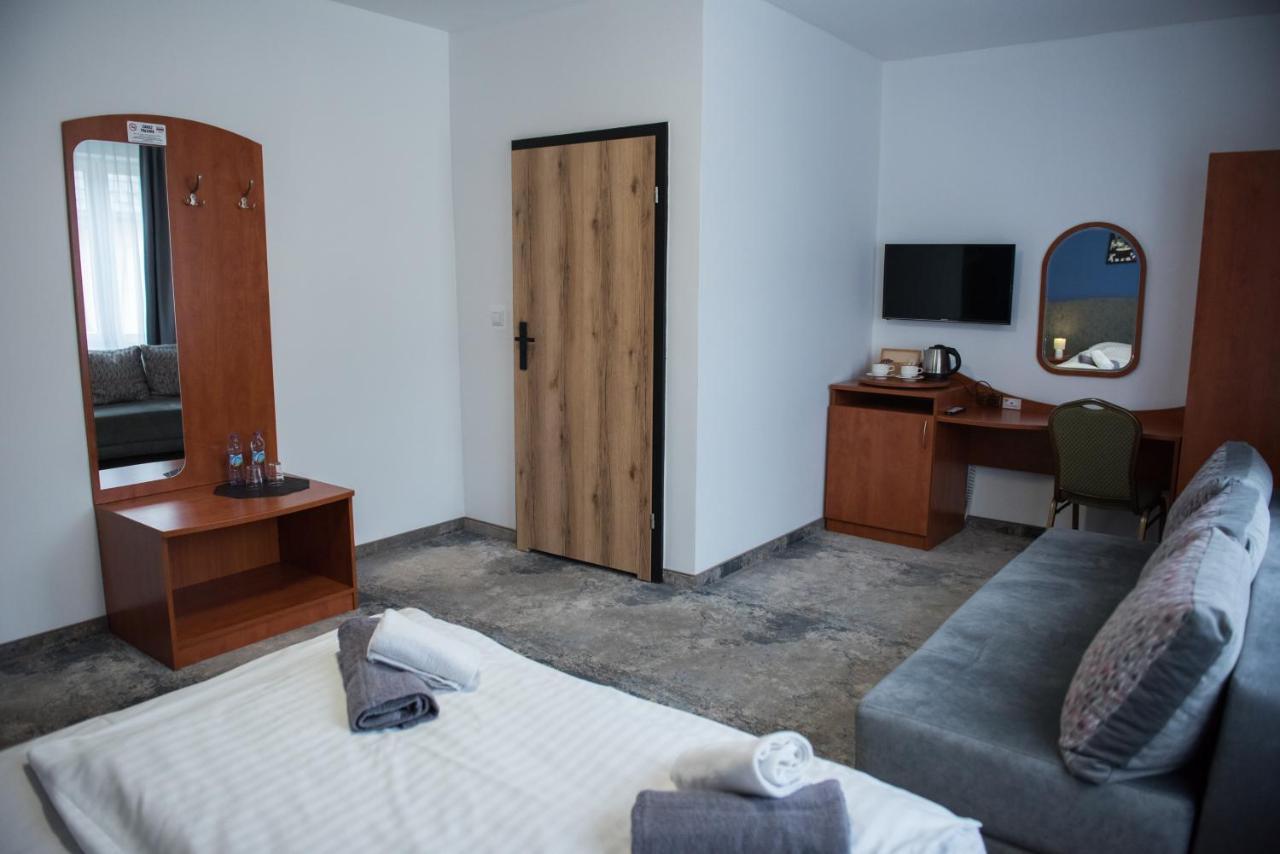 Hotel Paradiso Suchedniow Экстерьер фото