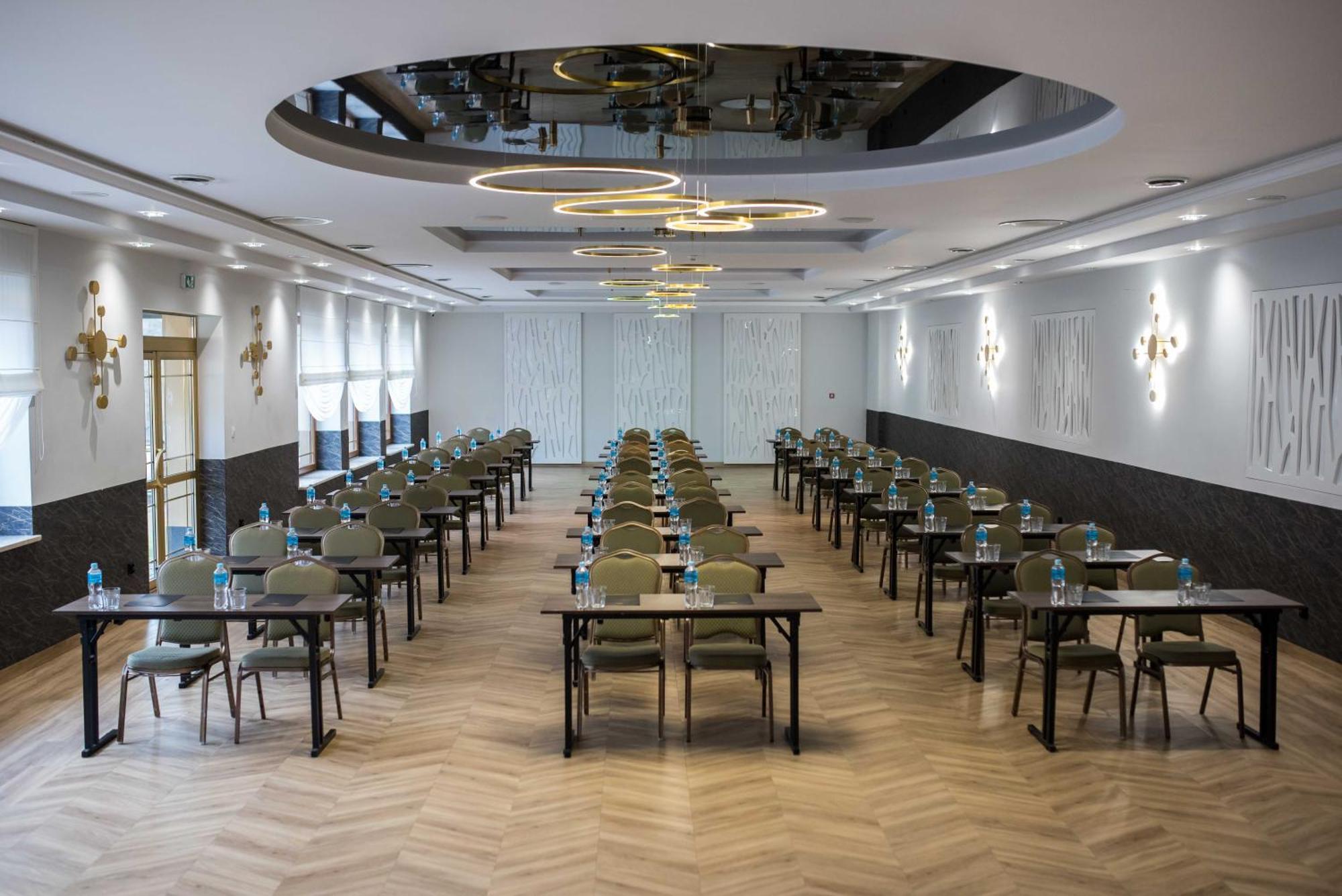 Hotel Paradiso Suchedniow Экстерьер фото